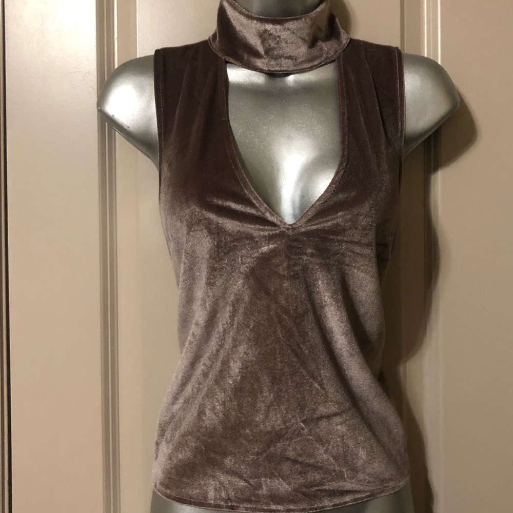 V cut velvet top sleeveless sz: S